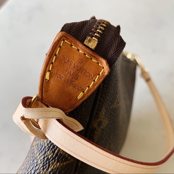 *SOLD* Louis Vuitton Pochette - Picture 8 of 12